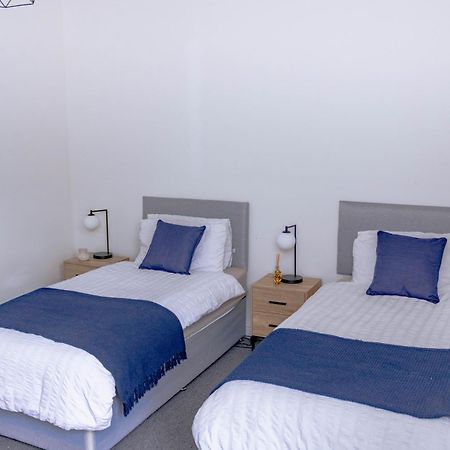 Templar House - Sleeps 6, Special Weekly Monthly Stay Rates, Central Location With Free Parking, Free Wifi, Perfect For Alton Towers & M6 Stoke-on-Trent Kültér fotó